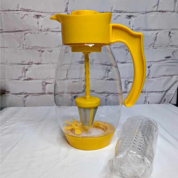 Calla Cooks Companion 4-in-1 Chill Mix Infuse & Filter 3qt Pitcher Yellow New - Picture 1 of 6